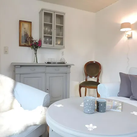 Vakantiehuis Luettje Huus 2 *